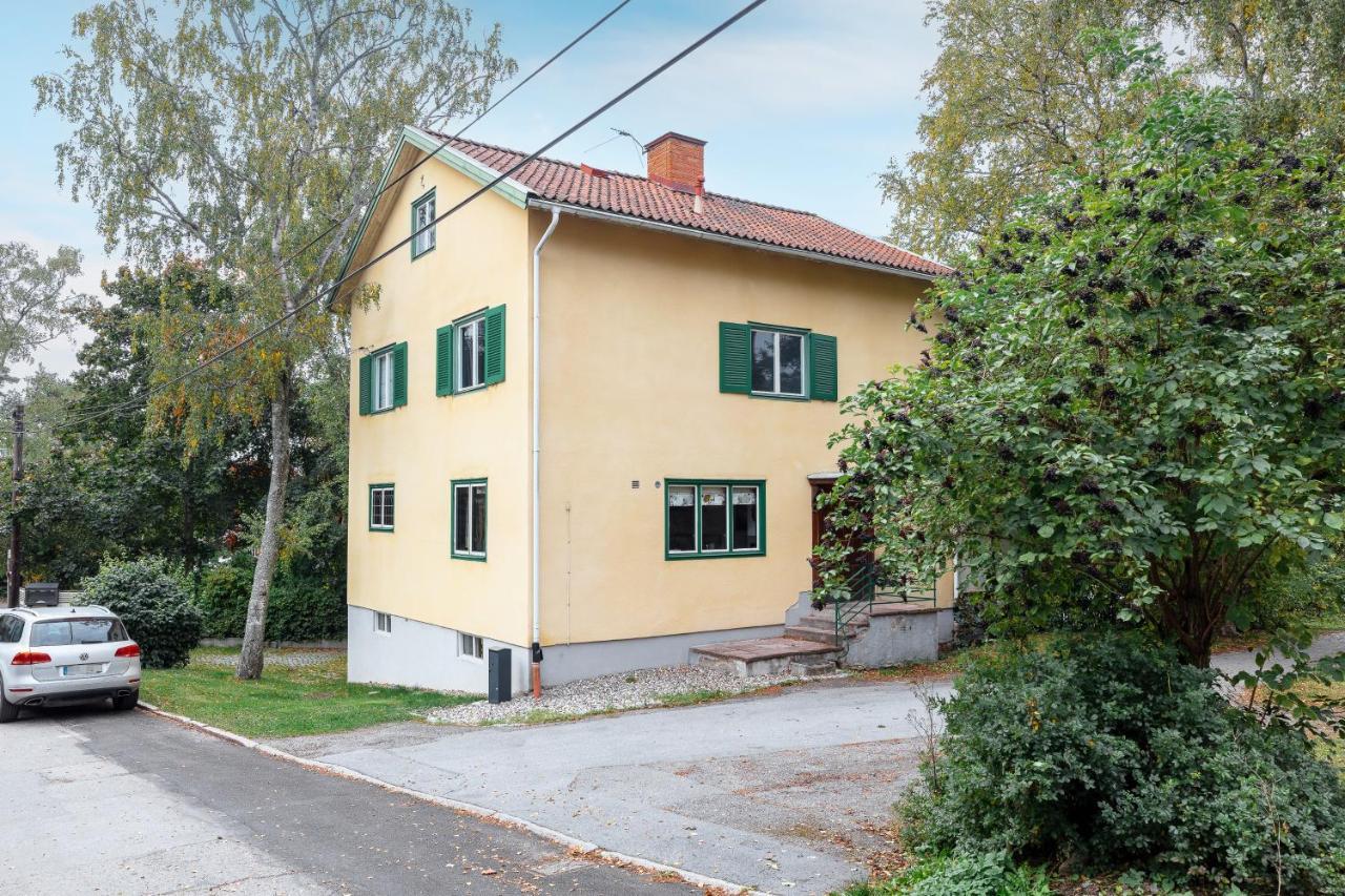 Fantastic 4 Bedroom Home In Bromma With Everything Stockholm Exterior photo