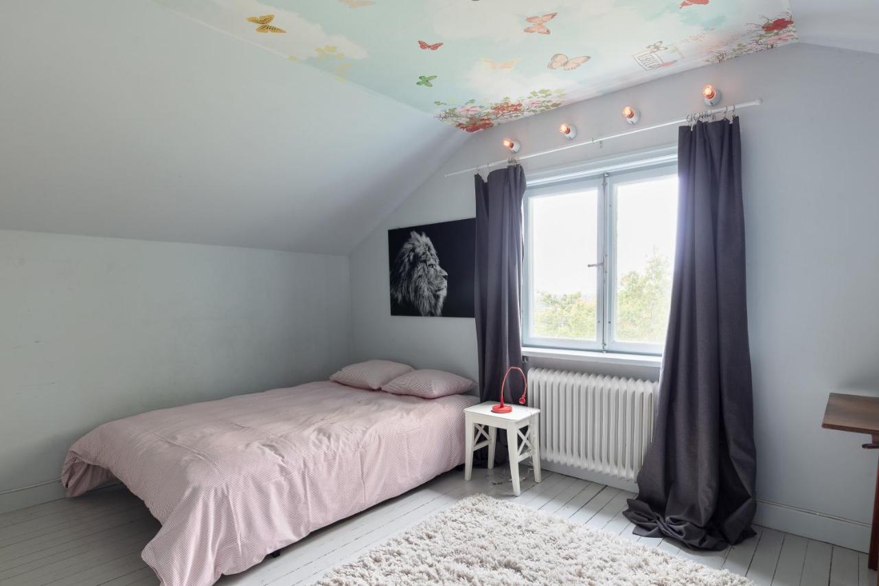 Fantastic 4 Bedroom Home In Bromma With Everything Stockholm Exterior photo