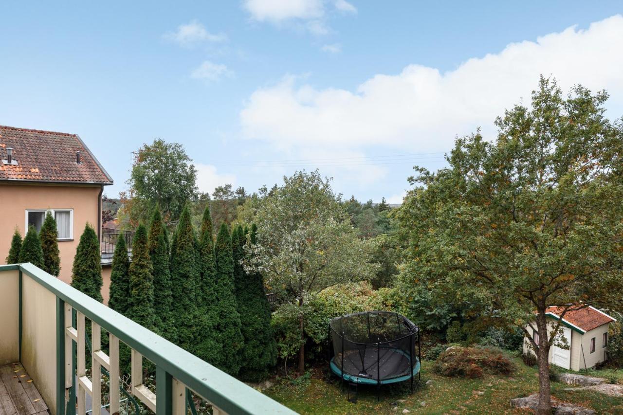 Fantastic 4 Bedroom Home In Bromma With Everything Stockholm Exterior photo