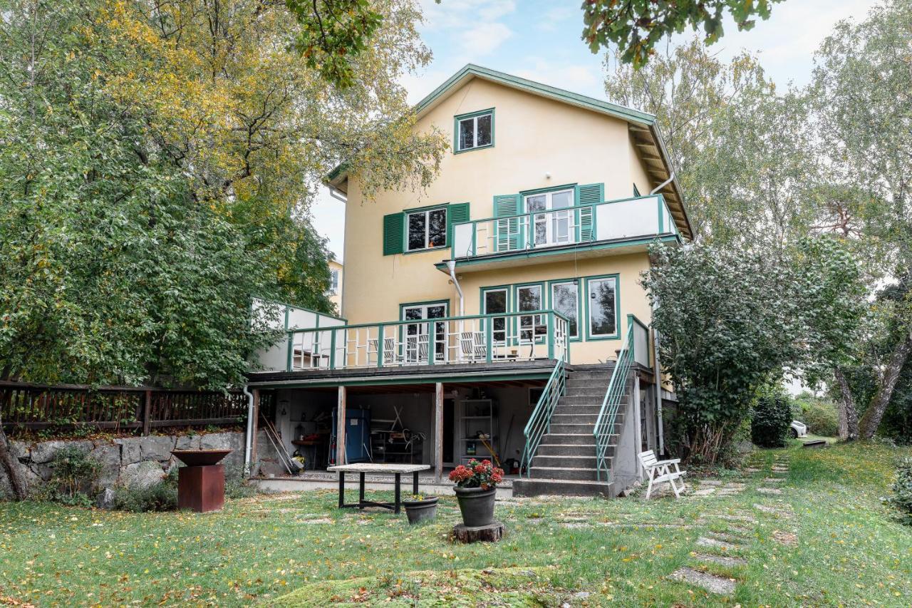 Fantastic 4 Bedroom Home In Bromma With Everything Stockholm Exterior photo